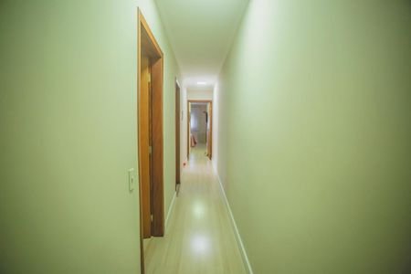 Casa à venda com 250m², 3 quartos e 4 vagasCorredor - Quartos