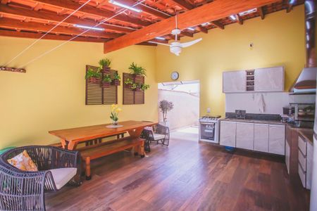 Casa à venda com 250m², 3 quartos e 4 vagasChurrasqueira