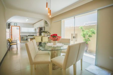 Casa à venda com 250m², 3 quartos e 4 vagasCopa