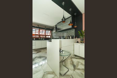 Casa à venda com 200m², 2 quartos e 5 vagas Casa à venda com 200m², 2 quartos e 5 vagasCozinha