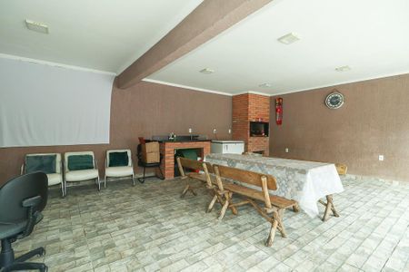 Casa à venda com 200m², 2 quartos e 5 vagas Casa à venda com 200m², 2 quartos e 5 vagasChurrasqueira