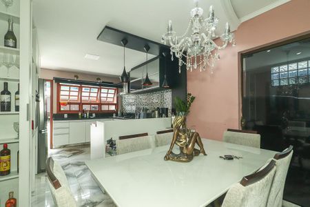 Casa à venda com 200m², 2 quartos e 5 vagas Casa à venda com 200m², 2 quartos e 5 vagasCozinha