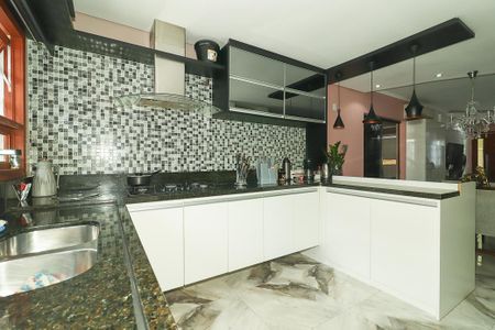 Casa à venda com 200m², 2 quartos e 5 vagas Casa à venda com 200m², 2 quartos e 5 vagasCozinha