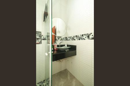 Casa à venda com 200m², 2 quartos e 5 vagas Casa à venda com 200m², 2 quartos e 5 vagasBanheiro