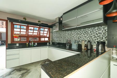 Casa à venda com 200m², 2 quartos e 5 vagas Casa à venda com 200m², 2 quartos e 5 vagasCozinha