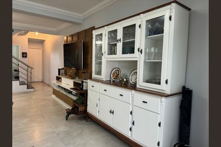 Casa de condomínio à venda com 230m², 3 quartos e 4 vagasFoto 03