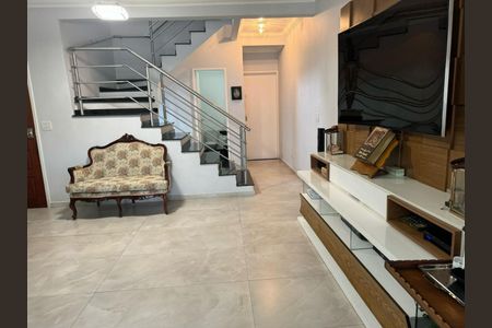 Casa de condomínio à venda com 230m², 3 quartos e 4 vagasFoto 04