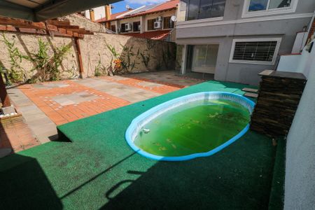 Casa à venda com 347m², 4 quartos e 6 vagas Casa à venda com 347m², 4 quartos e 6 vagasPiscina