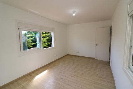 Casa à venda com 347m², 4 quartos e 6 vagas Casa à venda com 347m², 4 quartos e 6 vagasQuarto 1