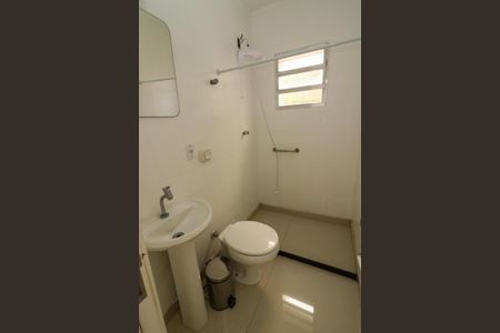 Casa à venda com 347m², 4 quartos e 6 vagas Casa à venda com 347m², 4 quartos e 6 vagasBanheiro de serviço