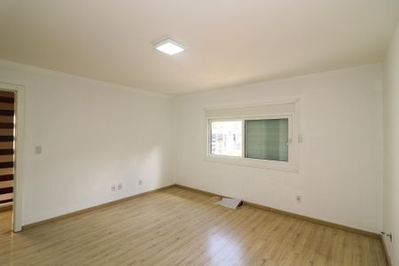 Casa à venda com 347m², 4 quartos e 6 vagas Casa à venda com 347m², 4 quartos e 6 vagasQuarto Suíte