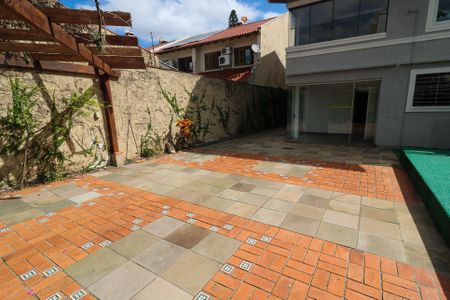 Casa à venda com 347m², 4 quartos e 6 vagas Casa à venda com 347m², 4 quartos e 6 vagasQuintal