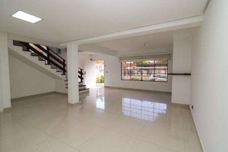 Casa à venda com 347m², 4 quartos e 6 vagas Casa à venda com 347m², 4 quartos e 6 vagasSala