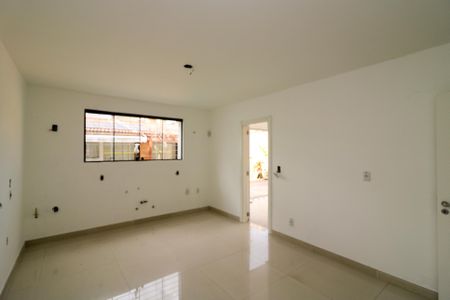 Casa à venda com 347m², 4 quartos e 6 vagas Casa à venda com 347m², 4 quartos e 6 vagasCozinha