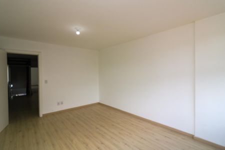 Casa à venda com 347m², 4 quartos e 6 vagas Casa à venda com 347m², 4 quartos e 6 vagasQuarto 3