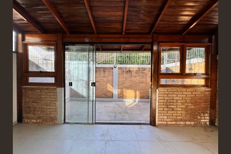 Casa de condomínio à venda com 102m², 3 quartos e 2 vagasChurrasqueira