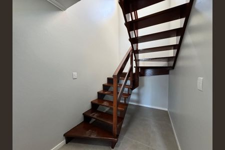 Casa de condomínio à venda com 102m², 3 quartos e 2 vagasCorredor