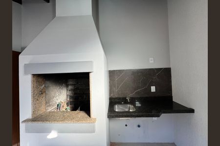 Casa de condomínio à venda com 102m², 3 quartos e 2 vagasChurrasqueira