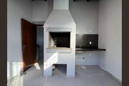 Casa de condomínio à venda com 102m², 3 quartos e 2 vagasChurrasqueira