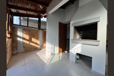 Casa de condomínio à venda com 102m², 3 quartos e 2 vagasChurrasqueira