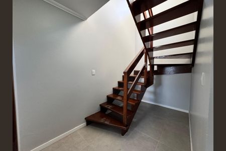 Casa de condomínio à venda com 102m², 3 quartos e 2 vagasCorredor