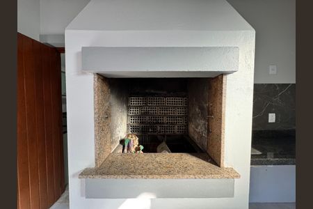 Casa de condomínio à venda com 102m², 3 quartos e 2 vagasChurrasqueira