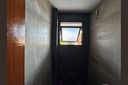 Casa de condomínio à venda com 102m², 3 quartos e 2 vagasbanheiro 2