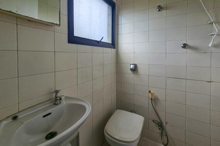 Apartamento para alugar com 290m², 4 quartos e 2 vagas Apartamento para alugar com 290m², 4 quartos e 2 vagasBanheiro da suíte 2
