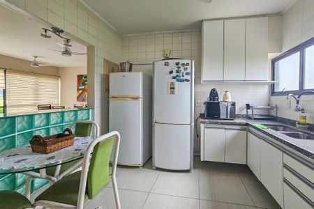 Apartamento para alugar com 290m², 4 quartos e 2 vagas Apartamento para alugar com 290m², 4 quartos e 2 vagasCozinha