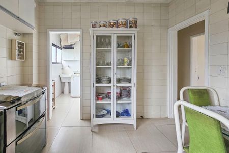 Apartamento para alugar com 290m², 4 quartos e 2 vagas Apartamento para alugar com 290m², 4 quartos e 2 vagasCozinha