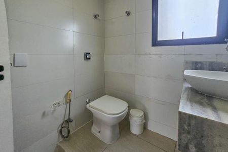 Apartamento para alugar com 290m², 4 quartos e 2 vagas Apartamento para alugar com 290m², 4 quartos e 2 vagasBanheiro da suíte 1