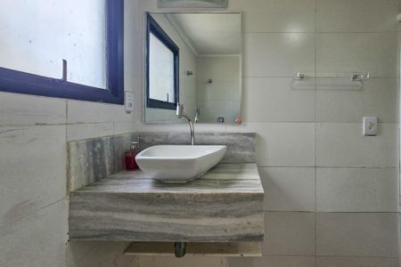 Apartamento para alugar com 290m², 4 quartos e 2 vagas Apartamento para alugar com 290m², 4 quartos e 2 vagasBanheiro da suíte 1