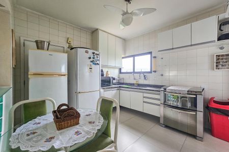 Apartamento para alugar com 290m², 4 quartos e 2 vagas Apartamento para alugar com 290m², 4 quartos e 2 vagasCozinha