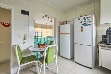Apartamento para alugar com 290m², 4 quartos e 2 vagas Apartamento para alugar com 290m², 4 quartos e 2 vagasCozinha