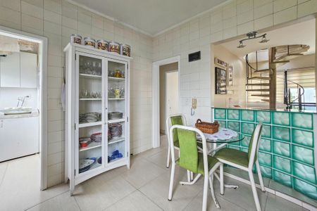 Apartamento para alugar com 290m², 4 quartos e 2 vagas Apartamento para alugar com 290m², 4 quartos e 2 vagasCozinha