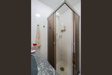 Apartamento à venda com 80m², 2 quartos e sem vaga Apartamento à venda com 80m², 2 quartos e sem vagaBanheiro social