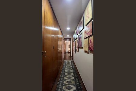 Apartamento à venda com 240m², 3 quartos e 3 vagasCorredor para os Quartos