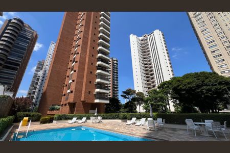 Apartamento à venda com 240m², 3 quartos e 3 vagasÁrea comum - Piscina