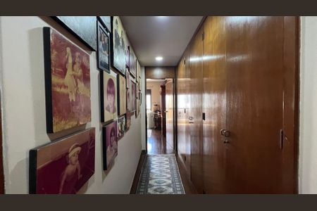 Apartamento à venda com 240m², 3 quartos e 3 vagasCorredor para os Quartos