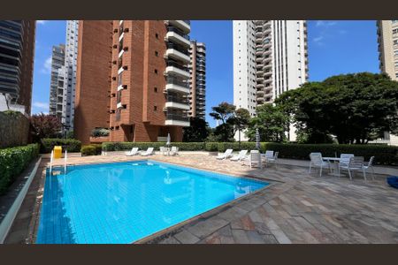 Apartamento à venda com 240m², 3 quartos e 3 vagasÁrea comum - Piscina