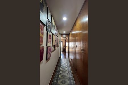 Apartamento à venda com 240m², 3 quartos e 3 vagasCorredor para os Quartos