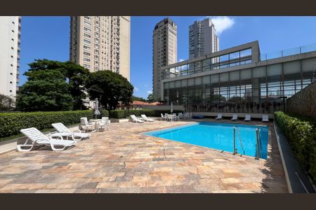 Apartamento à venda com 240m², 3 quartos e 3 vagasÁrea comum - Piscina