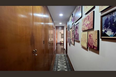 Apartamento à venda com 240m², 3 quartos e 3 vagasCorredor para os Quartos