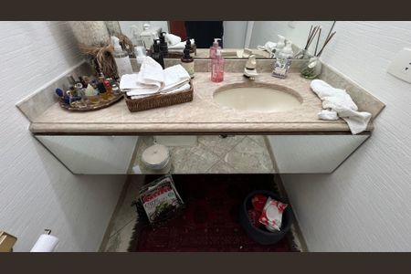 Apartamento à venda com 240m², 3 quartos e 3 vagasLavabo