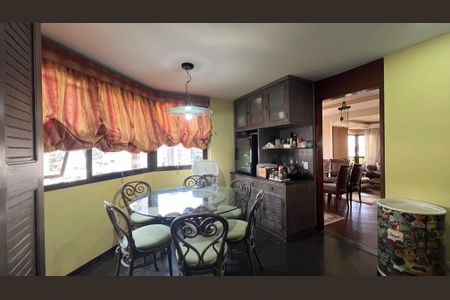 Apartamento à venda com 240m², 3 quartos e 3 vagasCopa