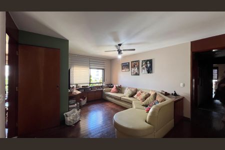 Apartamento à venda com 240m², 3 quartos e 3 vagasSala de TV