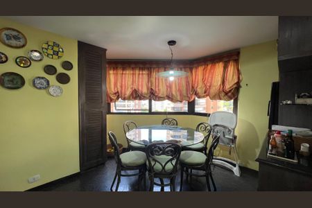 Apartamento à venda com 240m², 3 quartos e 3 vagasCopa