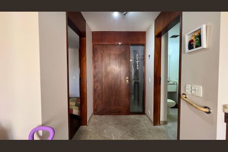 Apartamento à venda com 240m², 3 quartos e 3 vagasCorredor para os Quartos