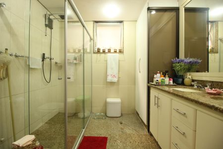 Apartamento à venda com 180m², 4 quartos e 2 vagasBanheiro