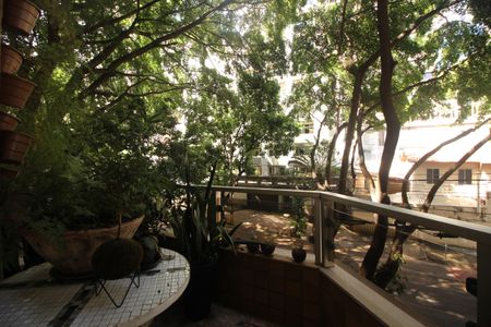 Apartamento à venda com 180m², 4 quartos e 2 vagasVaranda Quarto